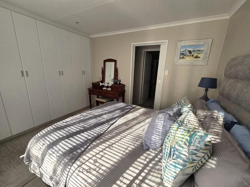 5 Bedroom Property for Sale in Outeniqua Strand Western Cape
